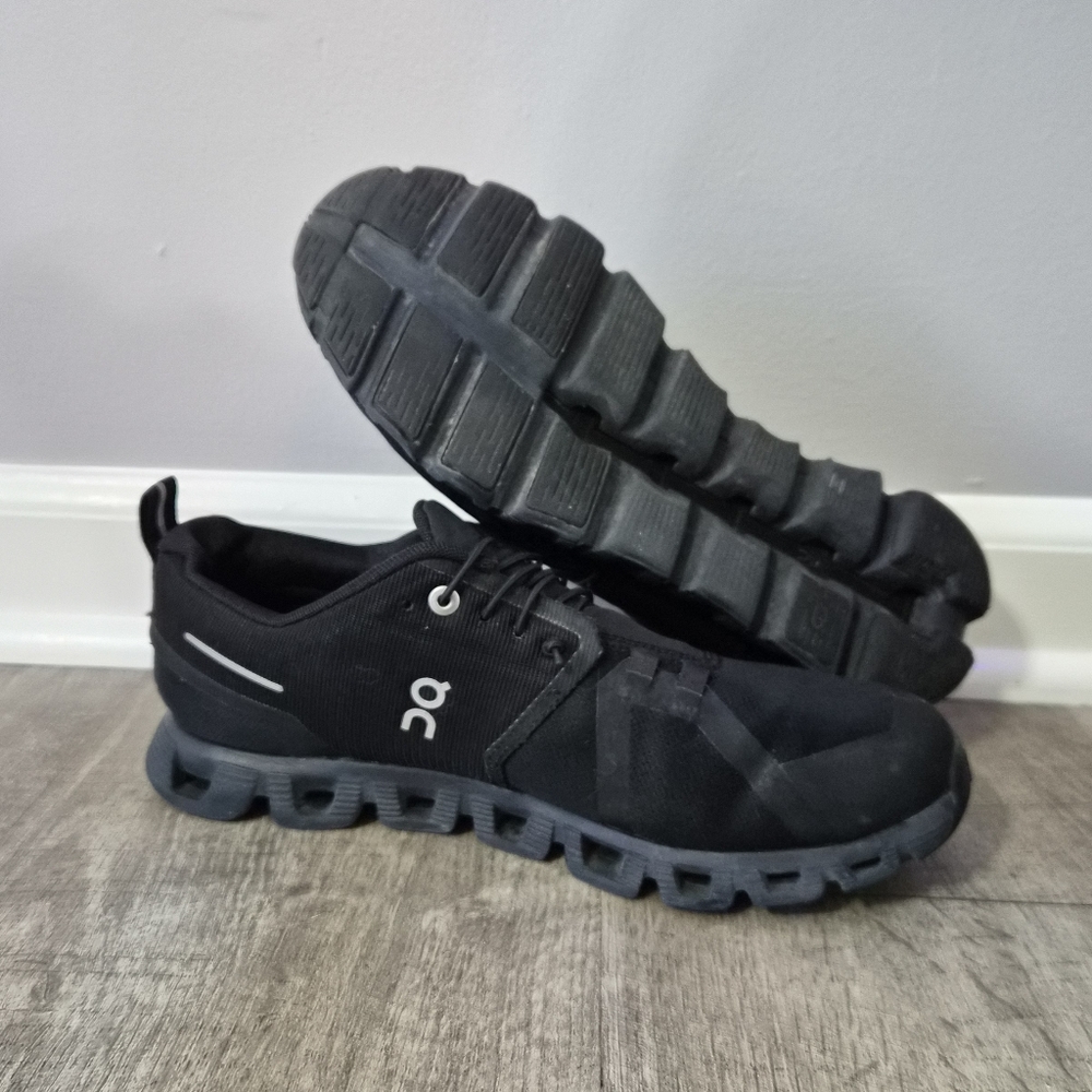 On Running Men's Black and Gray Athletic Shoes